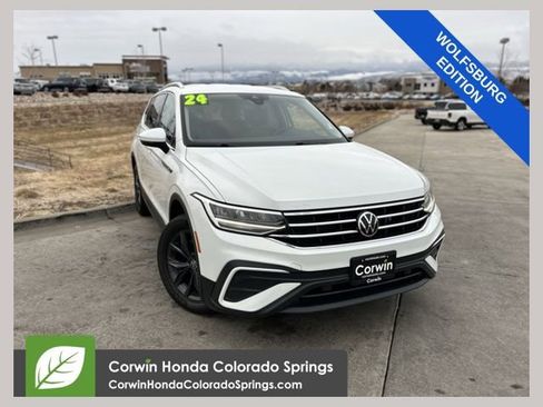 Used 2024 Volkswagen Tiguan SE image 1
