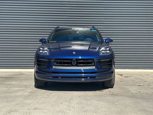 Certified 2025 Porsche Macan image 10