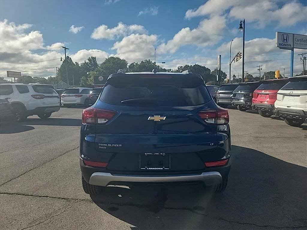 Used 2021 Chevrolet TrailBlazer LT w/ Convenience Package AWD/4WD image 4