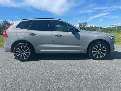 Used 2025 Volvo XC60 B5 Core AWD/4WD image 3