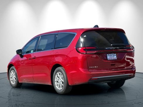 New 2027 Chrysler Pacifica Select FWD image 6