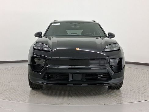 New 2025 Porsche Macan Electric image 6