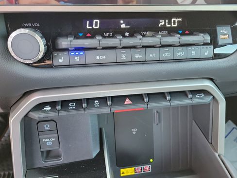 New 2026 Toyota Tundra Limited AWD/4WD image 17