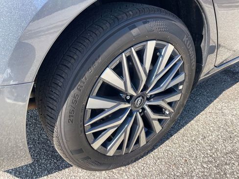 Used 2025 Nissan Altima 2.5 SV image 9