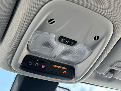 Used 2023 Chevrolet Bolt EUV LT FWD image 33