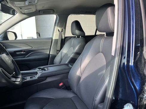 Used 2025 Toyota Grand Highlander LE image 27