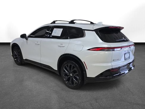 Used 2025 Toyota Crown Signia w/ Advanced Technology Package image 8