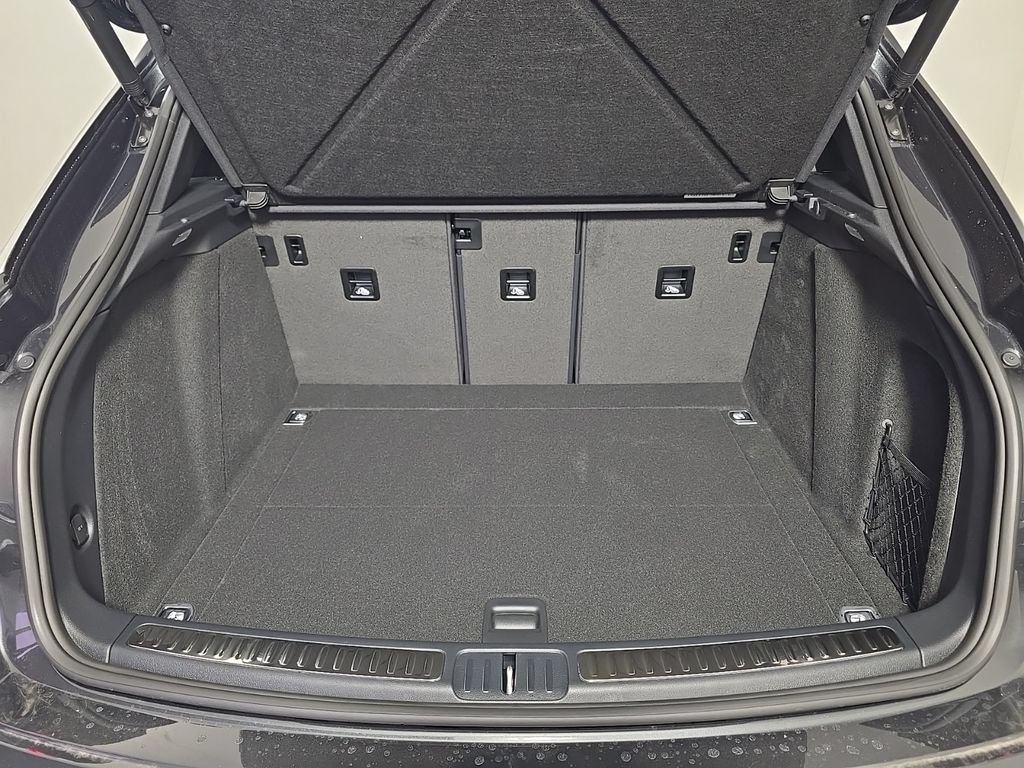 Certified 2026 Porsche Macan AWD/4WD image 13