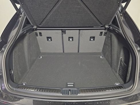 Certified 2026 Porsche Macan AWD/4WD image 13