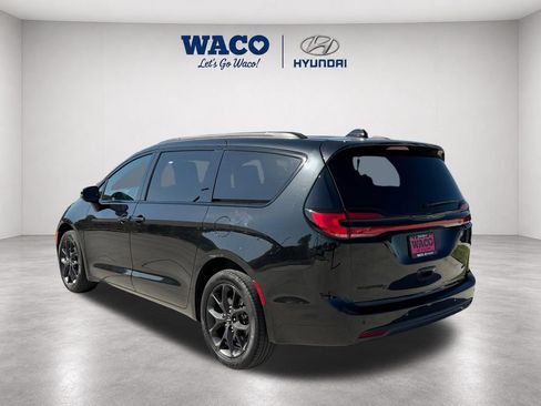 Used 2023 Chrysler Pacifica Touring-L w/ S Appearance Package AWD/4WD image 6