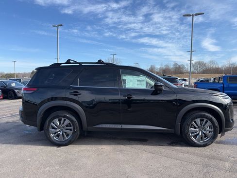 New 2026 Nissan Pathfinder SV image 4