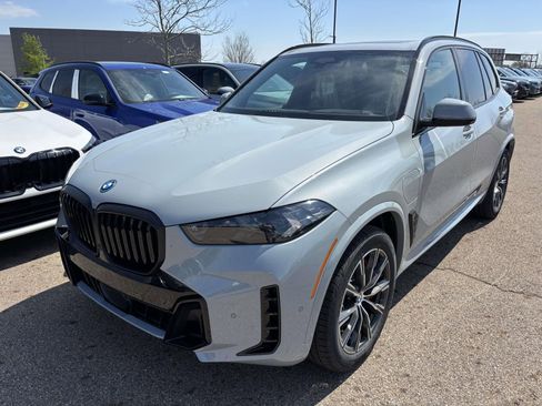 New 2026 BMW X5 xDrive50e image 1