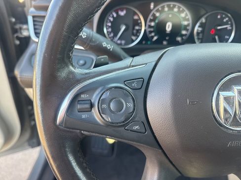 Used 2017 Buick LaCrosse Preferred image 21