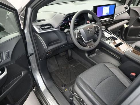 New 2026 Toyota Sienna Limited FWD image 4