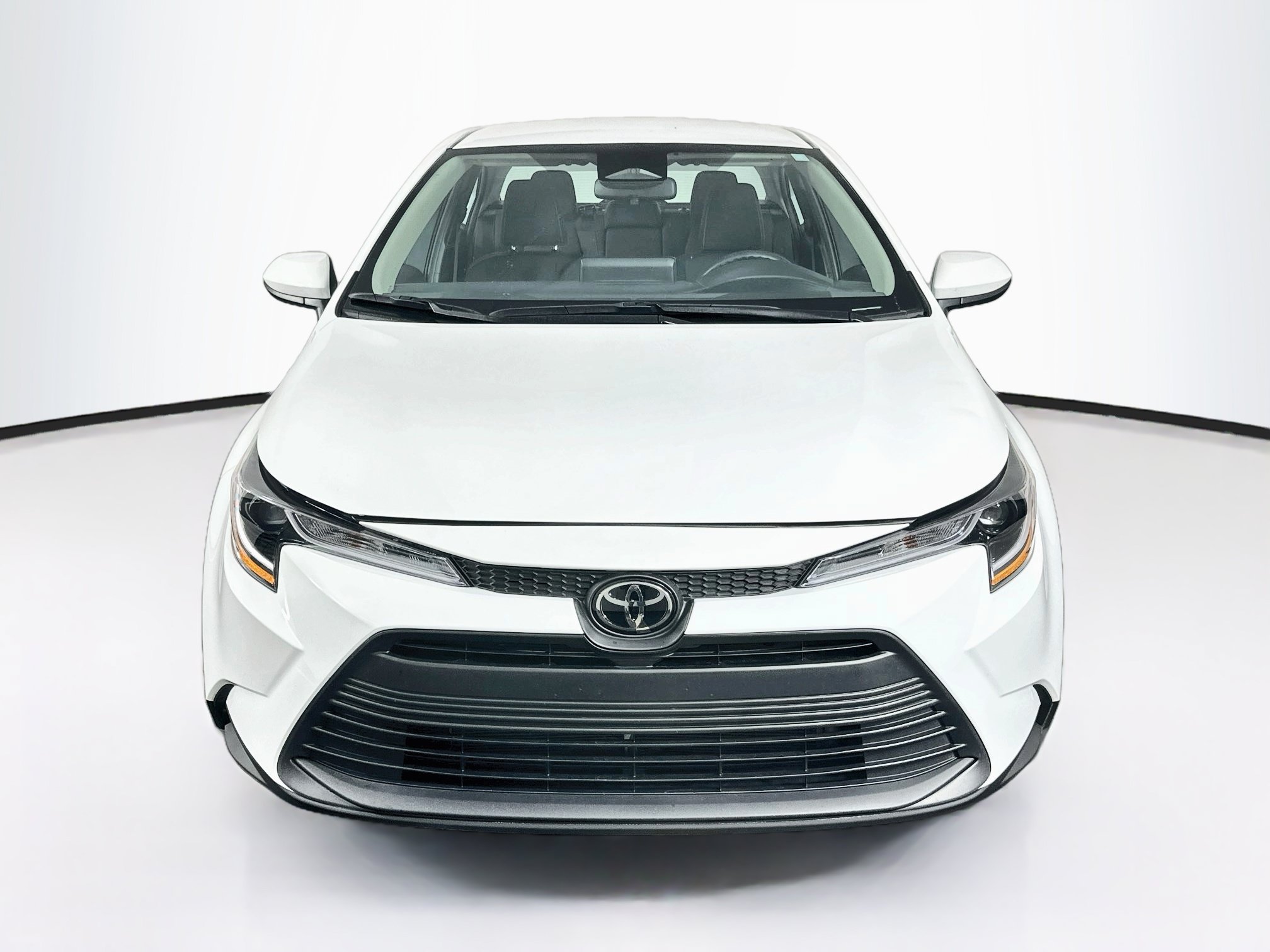 Used 2025 Toyota Corolla LE FWD image 2