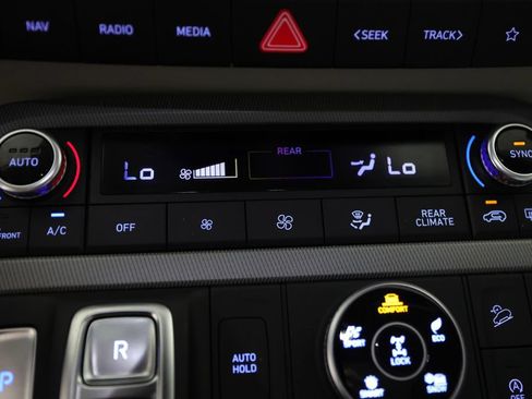 Used 2024 Hyundai Palisade Limited AWD/4WD image 32