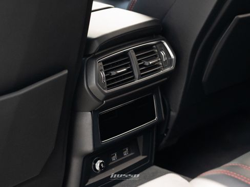 Used 2021 Lamborghini Urus AWD/4WD image 44