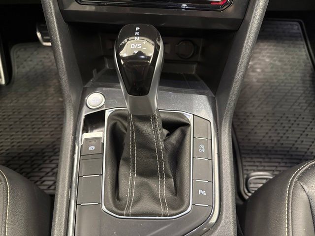 Used 2024 Volkswagen Tiguan SE R-Line FWD image 23