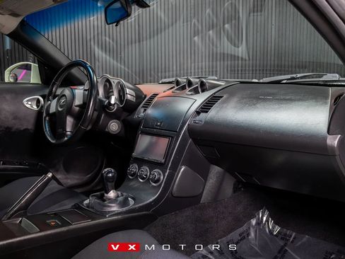 Used 2005 Nissan 350Z Coupe w/ (N93) Cargo Convenience Pkg image 19