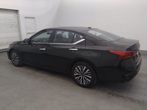 Used 2024 Nissan Altima 2.5 SV image 3