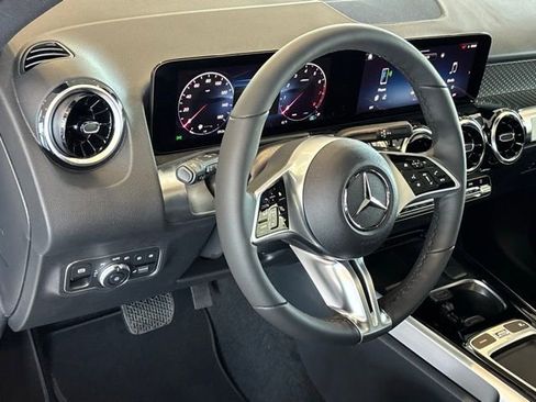 New 2026 Mercedes-Benz GLB 250 4MATIC image 8