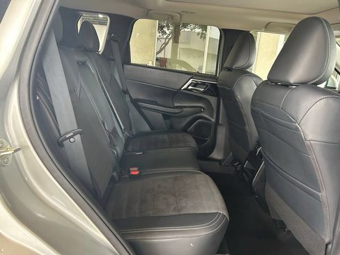 Used 2024 Mitsubishi Outlander SE FWD image 28