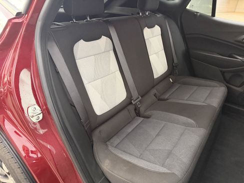 Used 2025 Chevrolet Trax RS w/ Sunroof Package FWD image 19