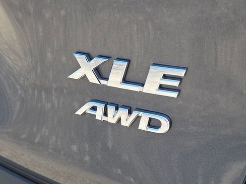 Used 2025 Toyota RAV4 XLE AWD/4WD image 27
