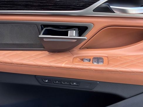 Used 2022 BMW 750i xDrive w/ Luxury Rear Seating Package AWD/4WD image 61