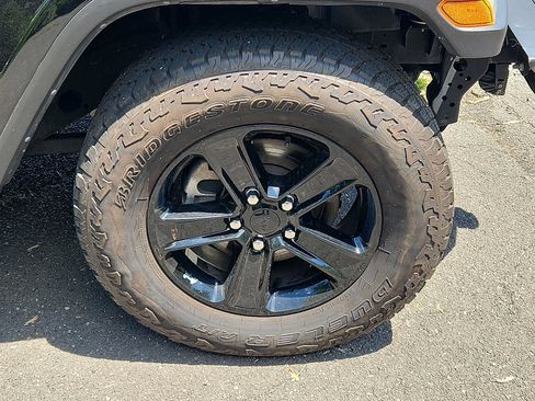 Used 2021 Jeep Wrangler Unlimited Sahara AWD/4WD image 8