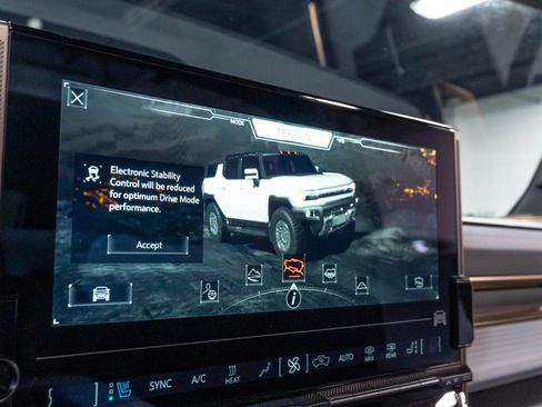 Used 2025 GMC Hummer EV 3X AWD/4WD image 27