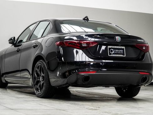 Used 2022 Alfa Romeo Giulia Ti image 10