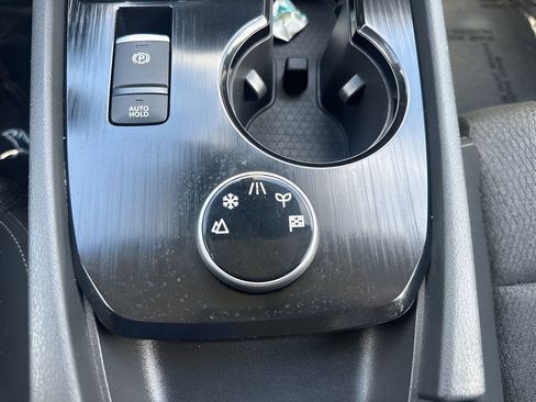 Used 2024 Nissan Rogue SV image 18