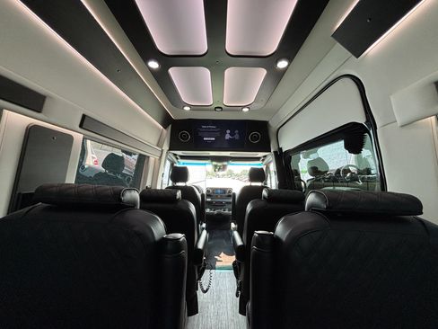 Used 2022 Mercedes-Benz Sprinter 2500 image 3