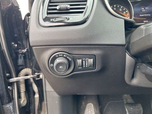 Used 2020 Jeep Compass Limited image 19