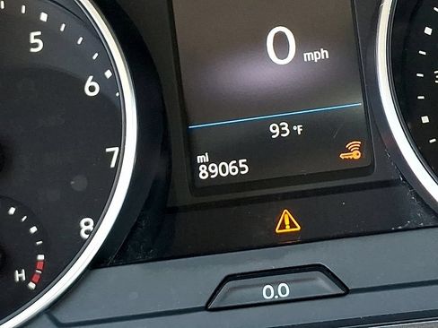 Used 2019 Volkswagen Tiguan SE w/ Panoramic Sunroof Package FWD image 19