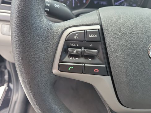 Used 2017 Hyundai Elantra SE FWD image 25