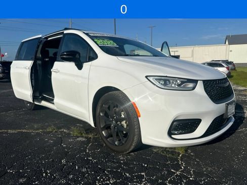 Used 2025 Chrysler Pacifica Limited FWD image 31