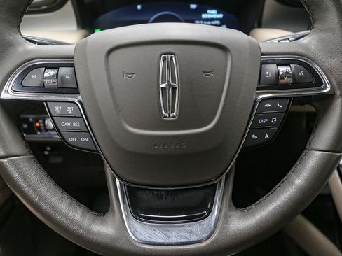 Used 2023 Lincoln Nautilus AWD w/ Premium Package image 32