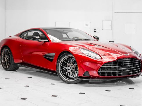 Used 2025 Aston Martin Vanquish image 43