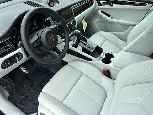 New 2025 Porsche Macan image 4