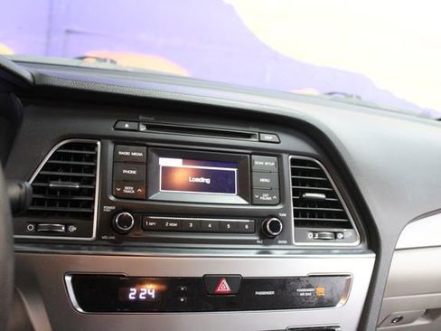 Used 2017 Hyundai Sonata SE FWD image 19