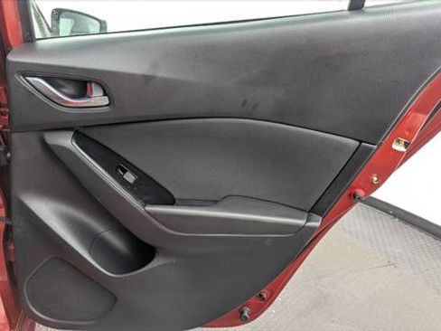 Used 2018 MAZDA MAZDA3 Sport w/ Preferred Equipment Package FWD image 19