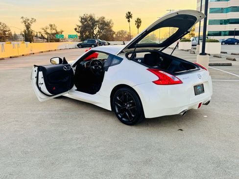 Used 2017 Nissan 370Z Coupe RWD image 32