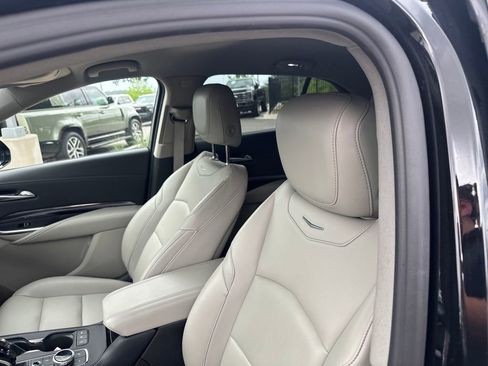 Used 2023 Cadillac XT4 Luxury w/ Cold Weather Package AWD/4WD image 26