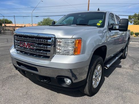 Used 2014 GMC Sierra 2500 SLT w/ Suspension Package, Off-Road AWD/4WD image 11
