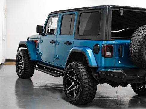Used 2020 Jeep Wrangler Unlimited Sahara AWD/4WD image 9