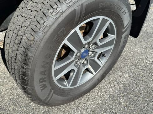 Used 2015 Ford F150 XLT w/ Equipment Group 302A Luxury image 10