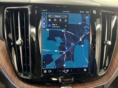 Used 2023 Volvo XC60 B5 Plus FWD image 14