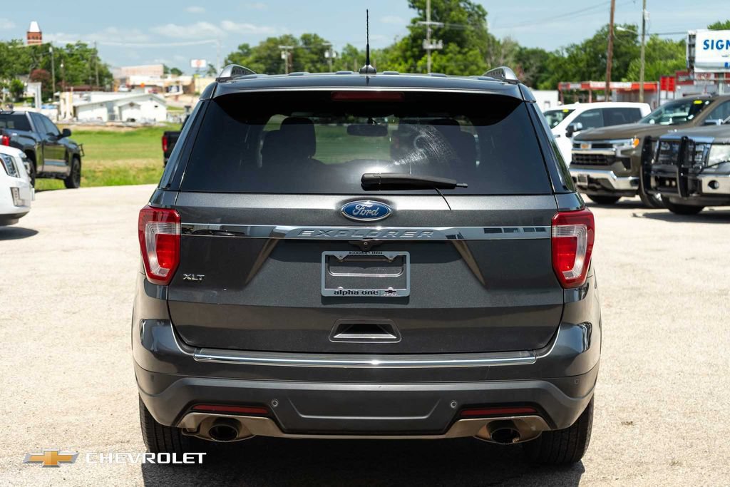 Used 2018 Ford Explorer XLT w/ Equipment Group 201A FWD image 8
